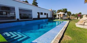 Piscina y exterior de la villa privada en Estremera, Madrid